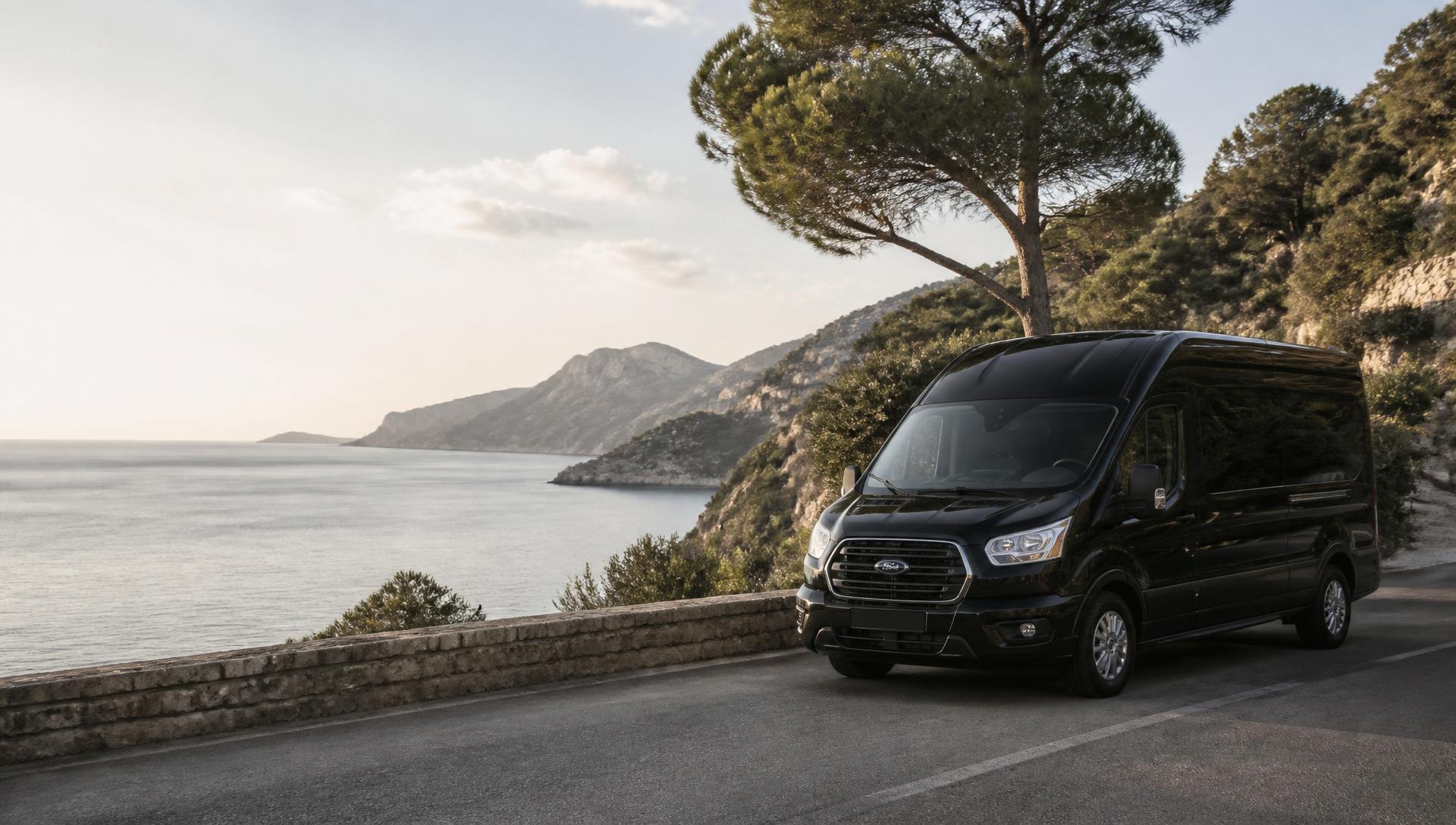 Minibús privado Gamobus en carretera de Mallorca
